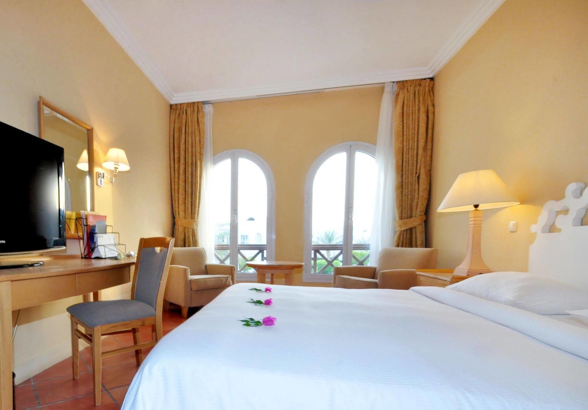 Jaz Sharm Dreams Hotel Exterior foto A room at the hotel